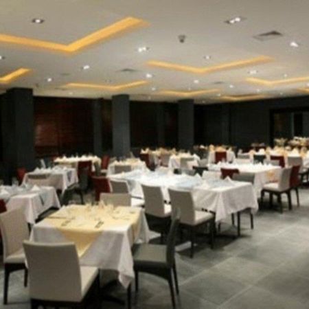 Ramada Hotel & Suites Amman Restaurant foto