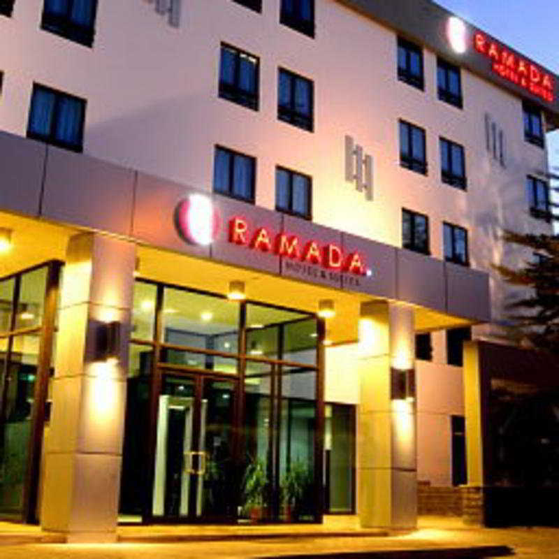 Ramada Hotel & Suites Amman Buitenkant foto