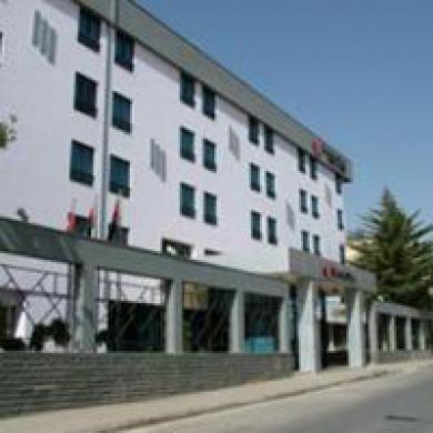 Ramada Hotel & Suites Amman Buitenkant foto